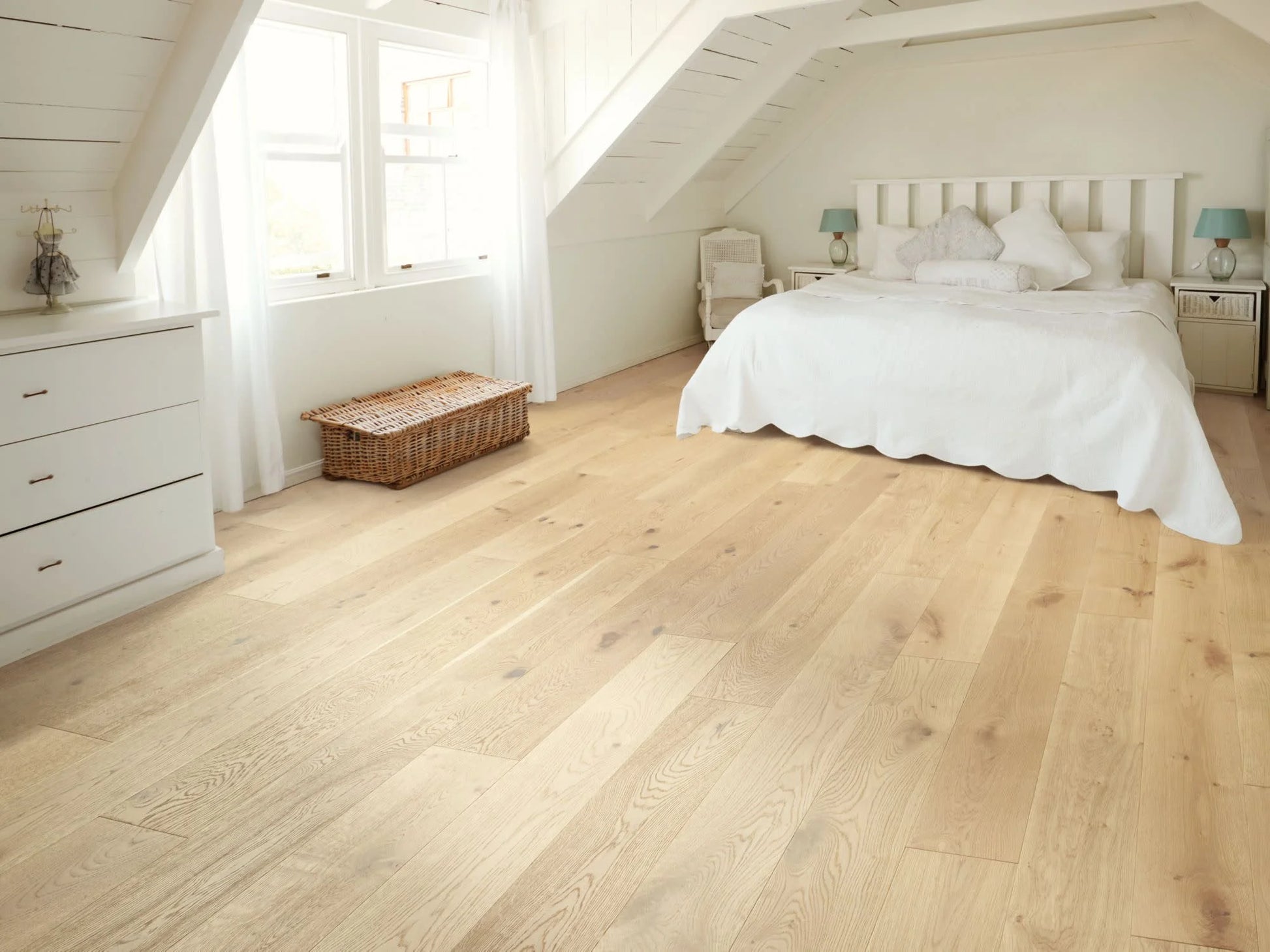 Shaw Sw485 Castlewood Oak 7-1/2" Wide Wire Brushed Engineered Hardwood Flooring - Baroque