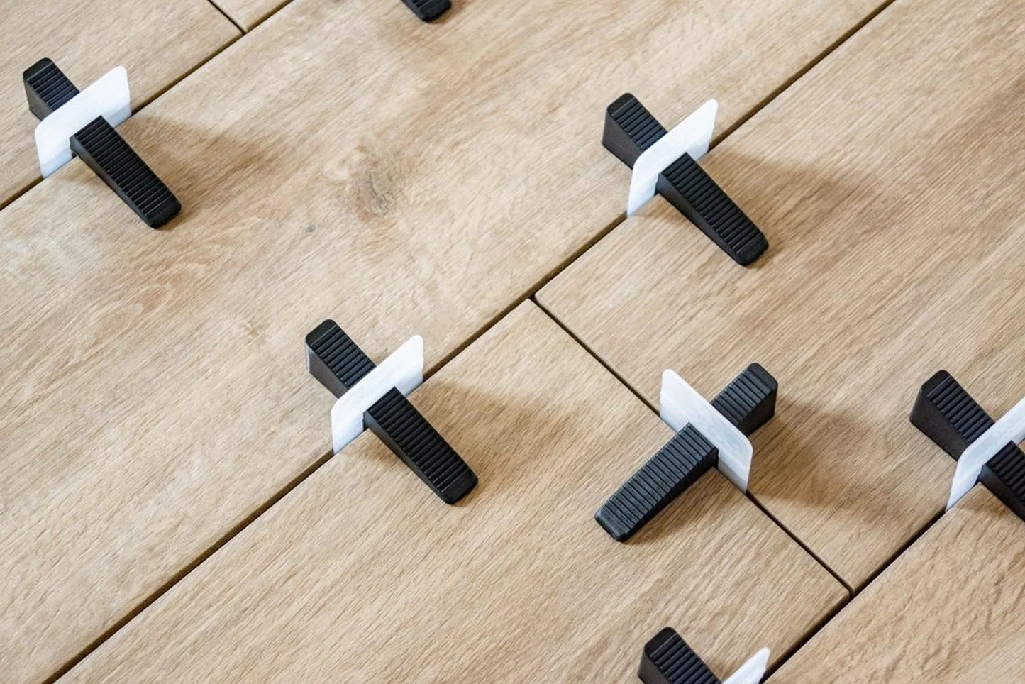 The Tile Project Peygran Tile Leveling System Kit for Tile-2mm Clip-Large