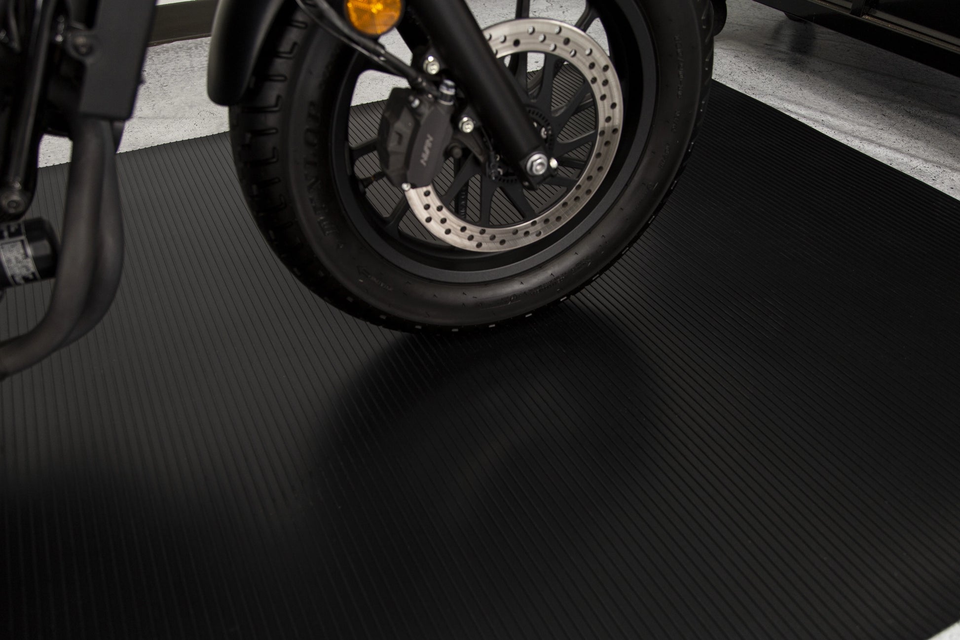 G-Floor 5' x 10' Ribbed Motorcycle Mat - Midnight Black