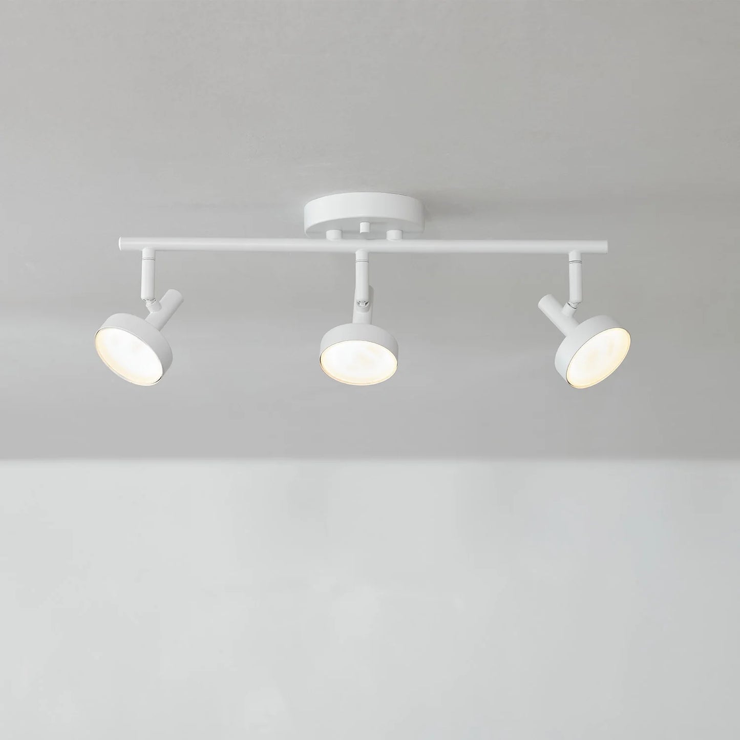 Globe Electric 19" 3-Light 22W Dimmable LED Matte White Track Lighting, Frosted Diffusers, 91004408