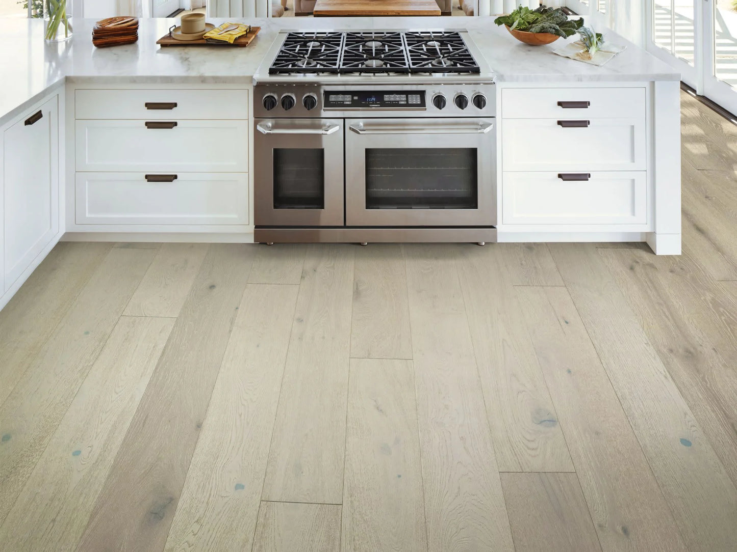 Shaw Sw485 Castlewood Oak 7-1/2" Wide Wire Brushed Engineered Hardwood Flooring - Baroque