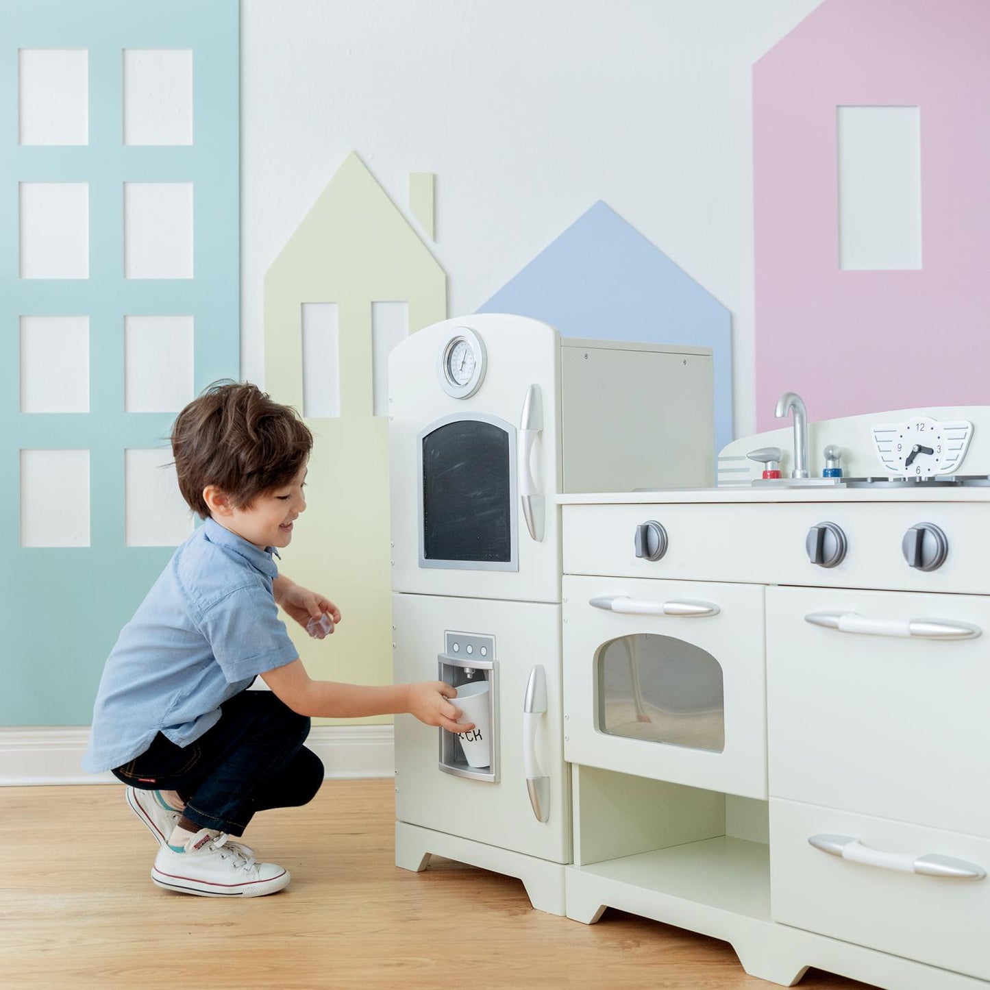 Teamson Kids Little Chef Fairfield Wooden Play Kitchen. Off-White